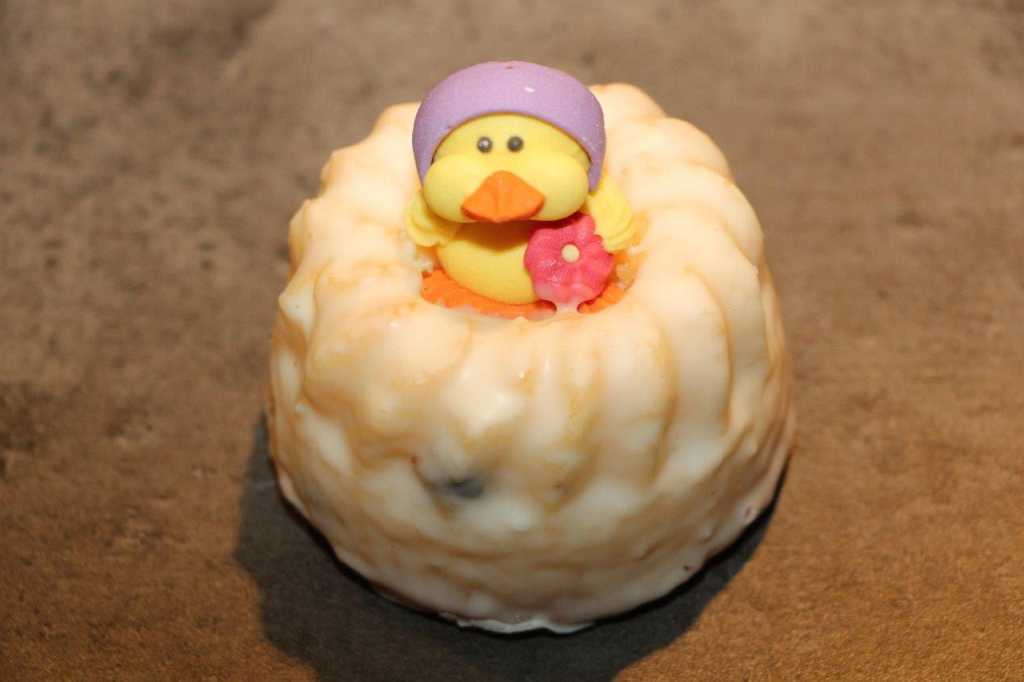 Minigugelhupf, helle Glasur