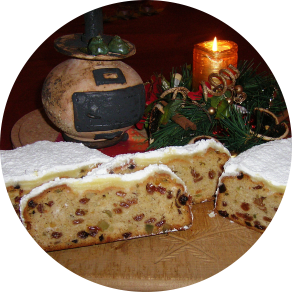 Unser original erzgebirgischer Christstollen mit Butter und Puderzucker. Der Link auf dem Bild führt zu weiteren Detailinformationen.